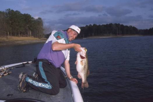 Lee Bailey Jr wins Bassmaster Invitational.