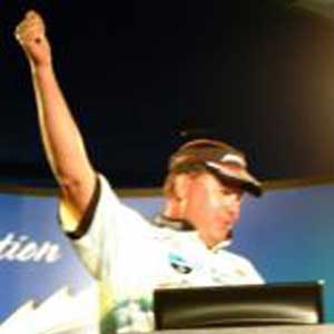 Lee Leads Day 1 at Empire Chase Bassmaster Tournament